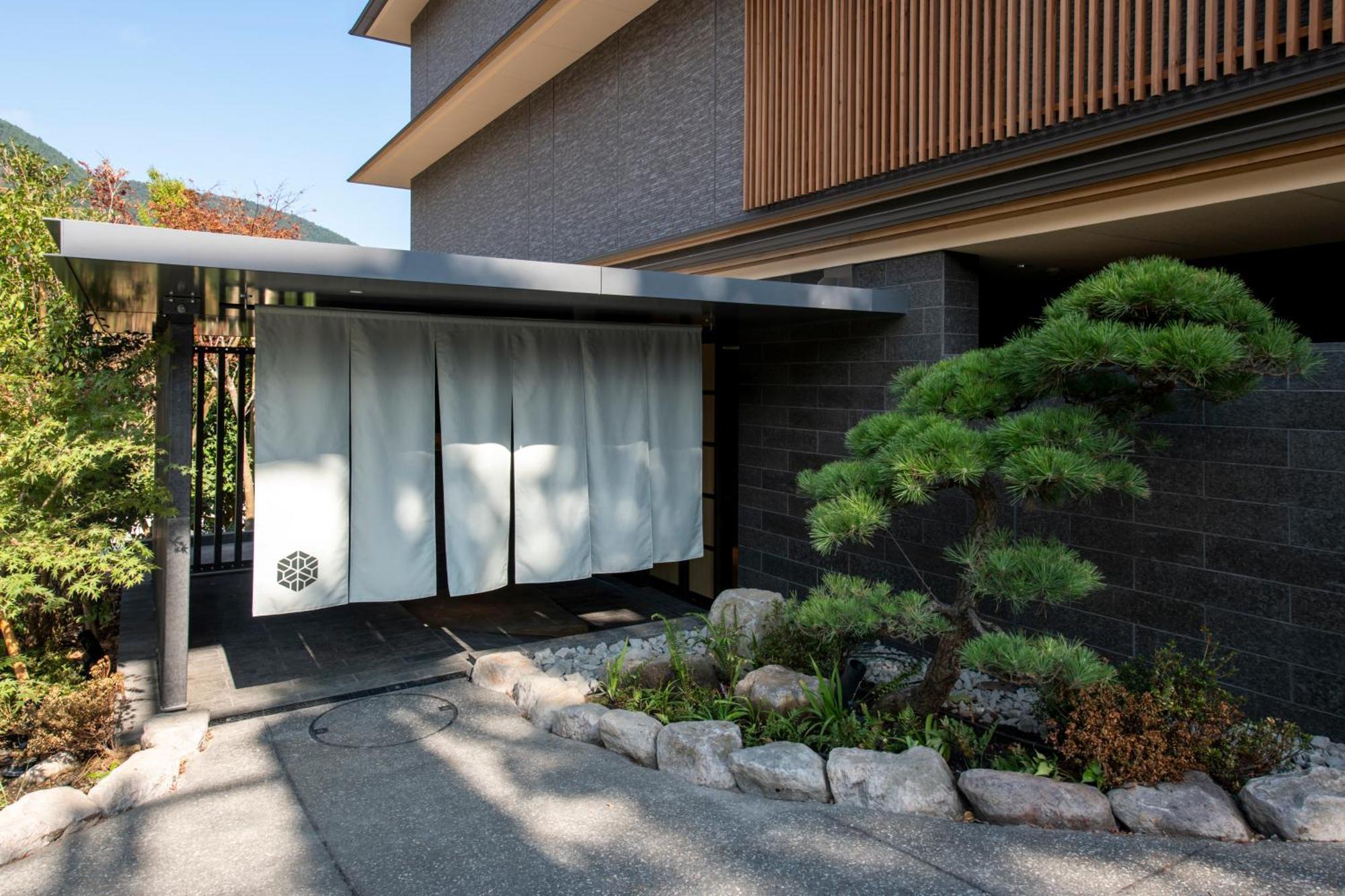 Gora Karaku Ryokan